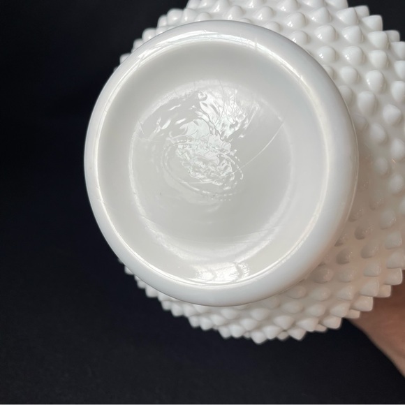 Double Crimped Vase - Fenton Hobnail Milk Glass - Vintage - Picture 5 of 6